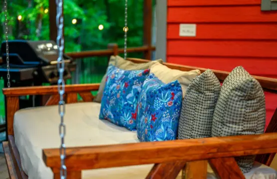 These cozy swing beds are basically your invitation to slow down and actually use that porch time instead of just thinking about it.