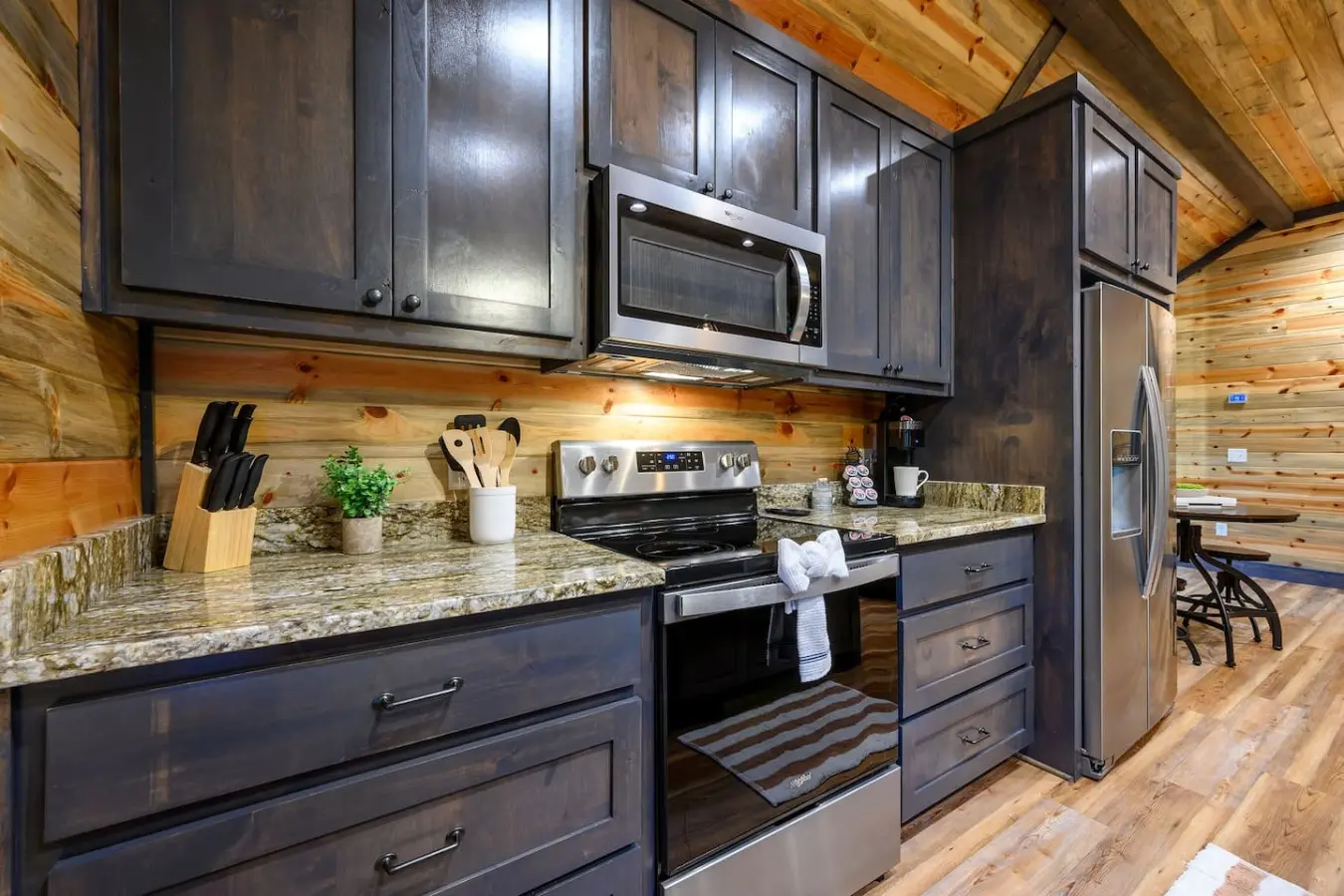 65934 403832 CyMCzoO0T2ZYgI6m5G5us3VbeTDZTZA97X6 RvZnwgM 6853a1bbc2186.jpg