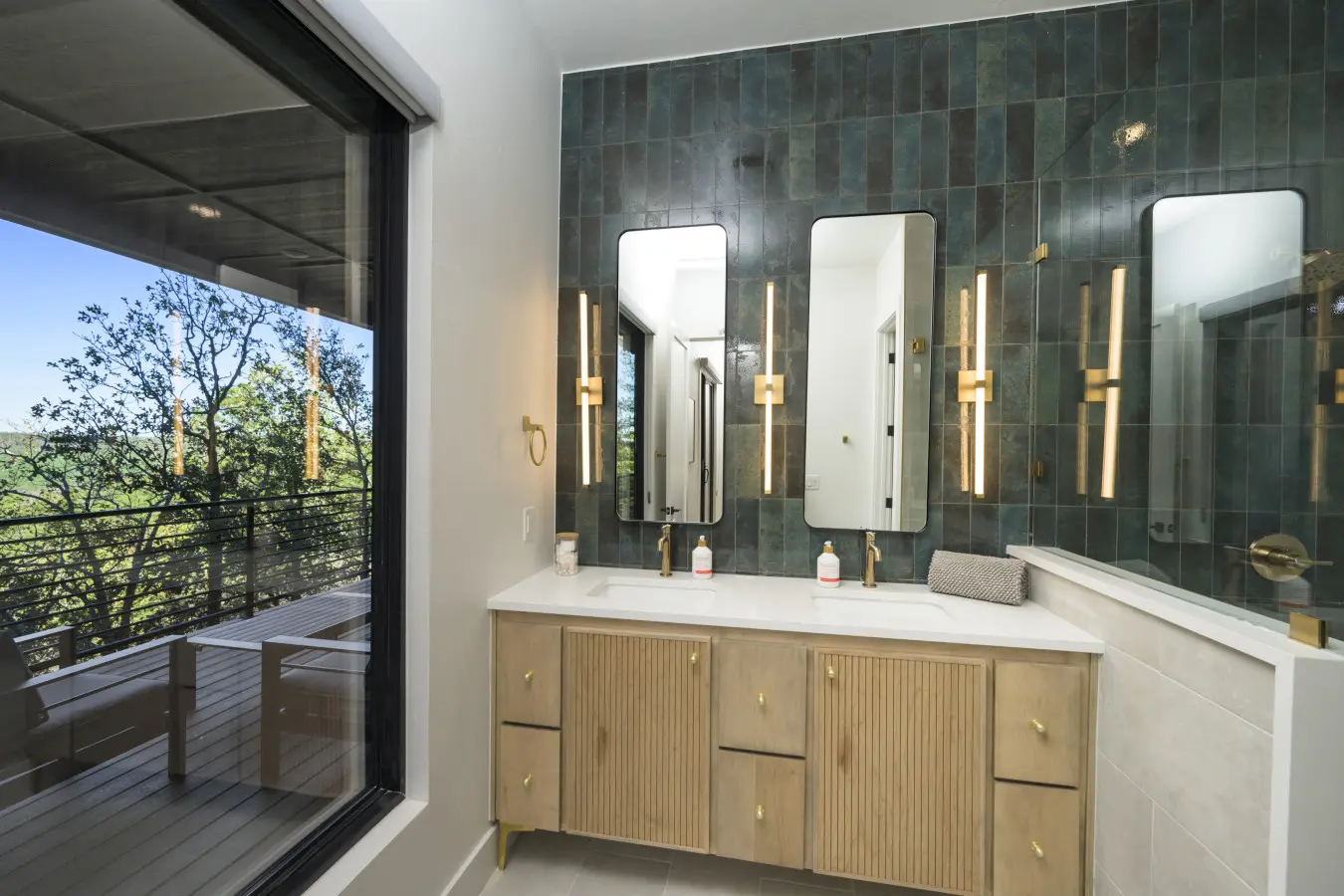 65934 457761 Mr7Q0xQWfJYKX llWNVSylIxbLVYumC5xpDfTN2XDiY 6925de692221a.jpg