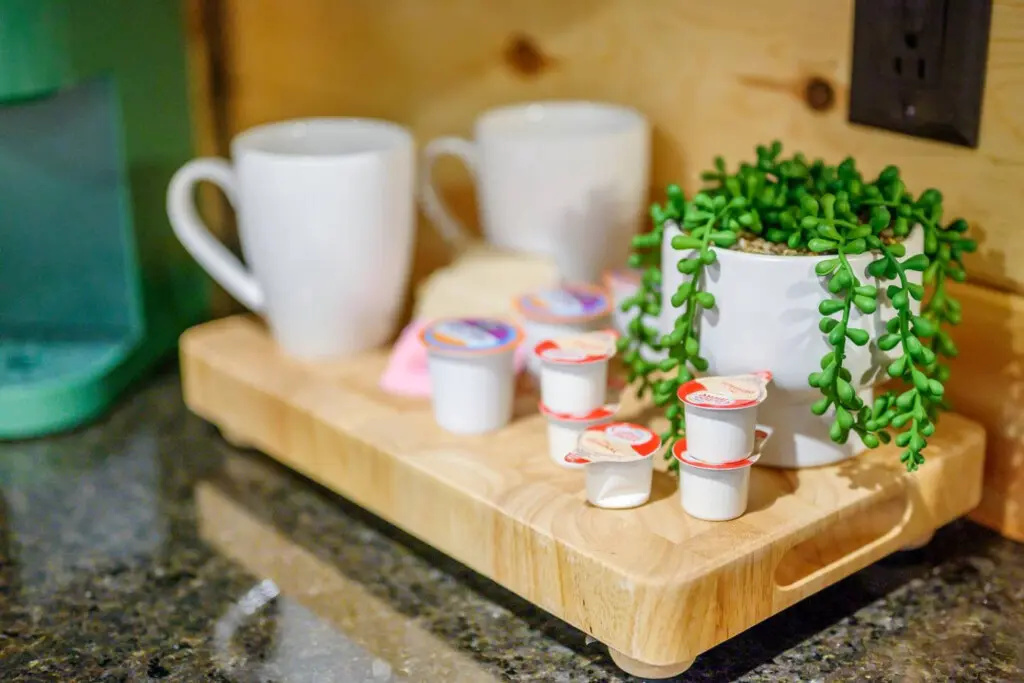 This adorable miniature kitchen setup is basically proof that even tiny details matter when you're trying to make a space feel lived-in and inviting.