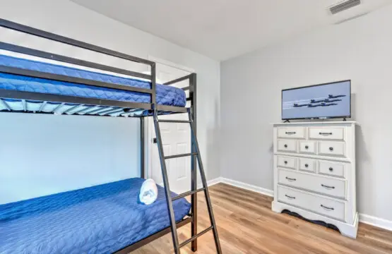 This spacious kids' bedroom has everything you need to keep the crew entertained—bunk beds for everyone, a flat-screen TV, and plenty of storage to keep gear organized between beach days and adventures.