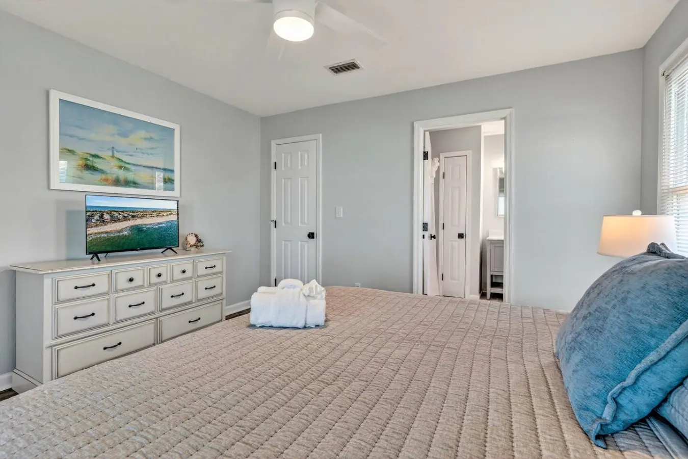 This spacious master suite has all the coastal calm you need—soft light, plenty of room to stretch out, and a peaceful retreat that's perfect for recharging between beach adventures.