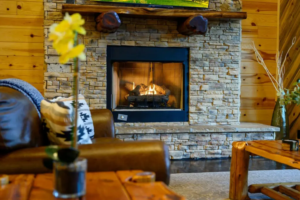 Fireplace nights and forest vibes at Treetop