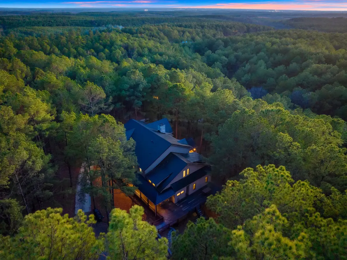Step outside and immerse yourself in the breathtaking vistas that surround our cabin, where every view is a masterpiece waiting to be admired.