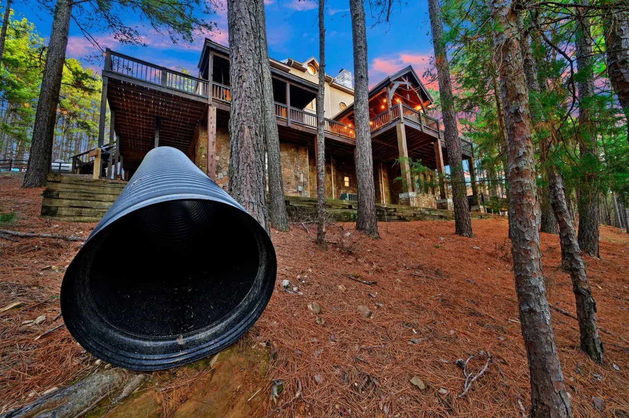 Wild Horse Lodge among the pines