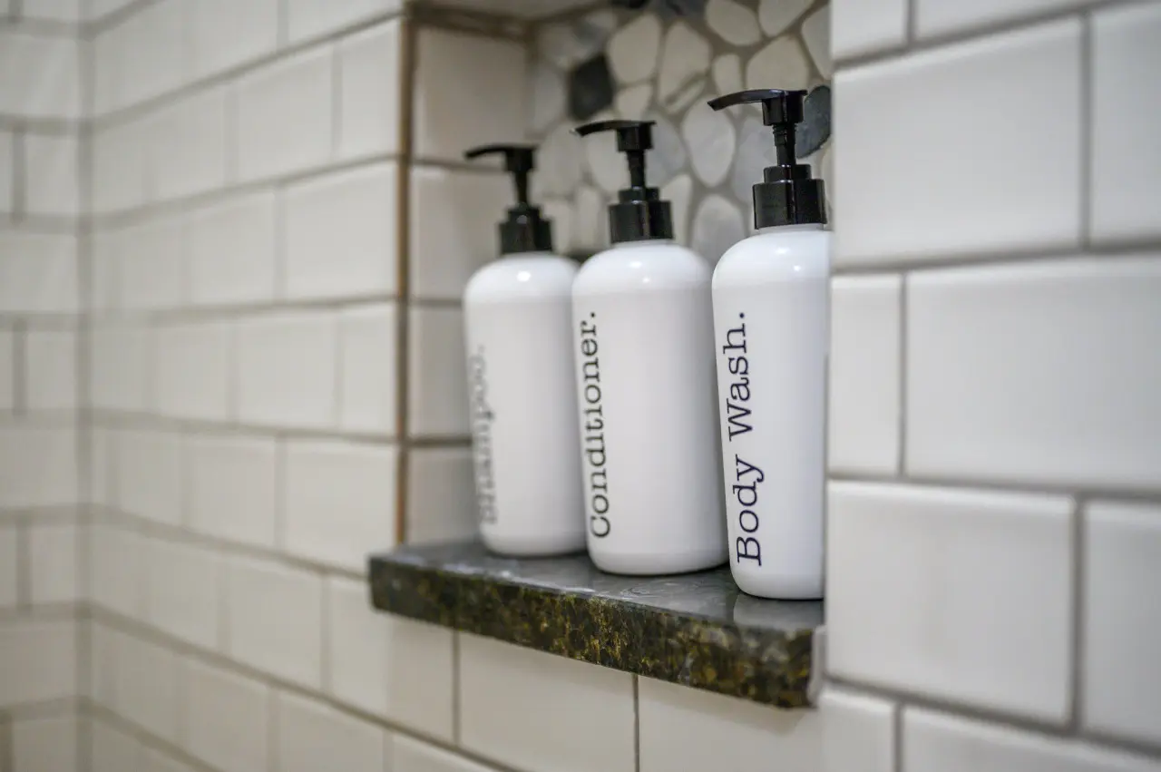 Our amenities, including shampoo, conditioner, and body wash, elevate your bathing experience, leaving you feeling refreshed, rejuvenated, and pampered.