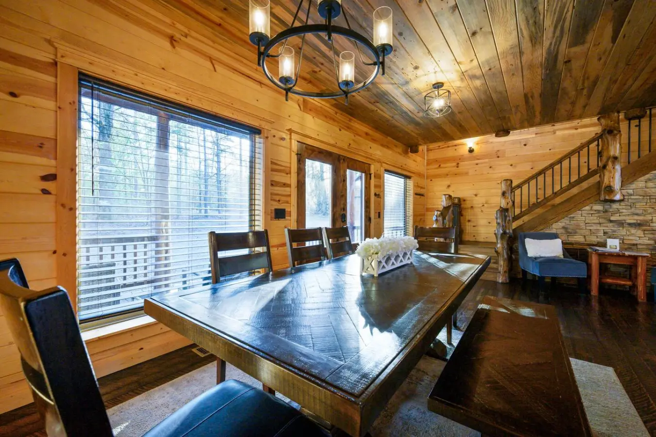 Dining with a side of pine-scented air at Treetop