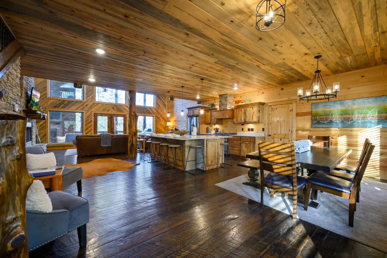 fesh air, forest views, and a cozy dining spot at Treetop