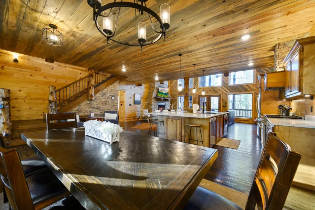 Gather ‘round the table, Treetop style