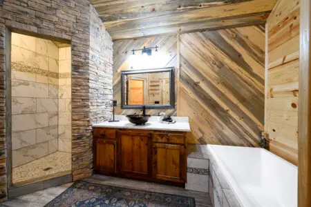 Clean spaces make the best cabin stays at Treetop