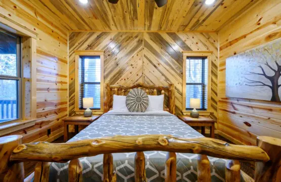 Clean, cozy, and full of cabin charm at Treetop
