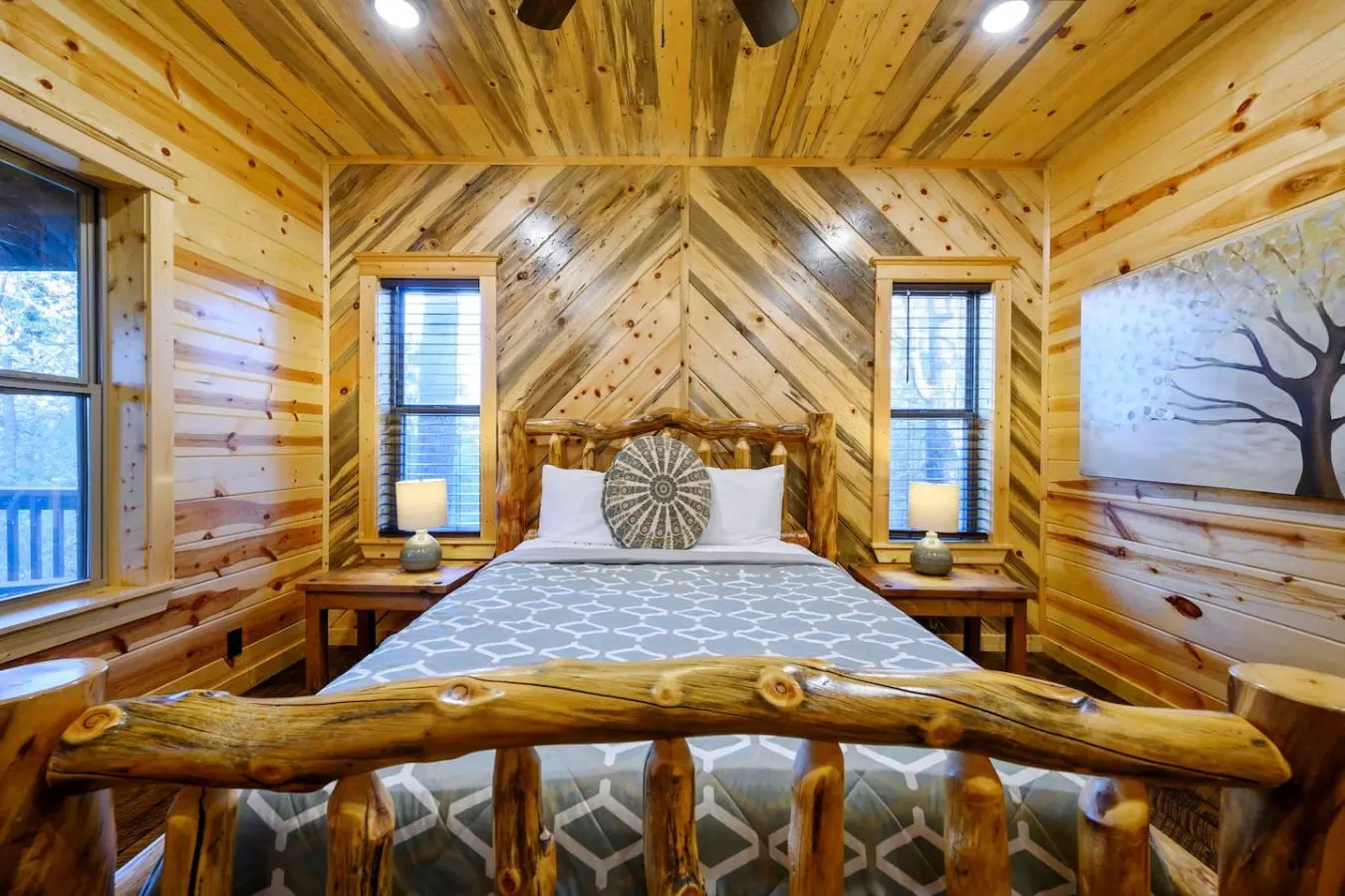 Clean, cozy, and full of cabin charm at Treetop