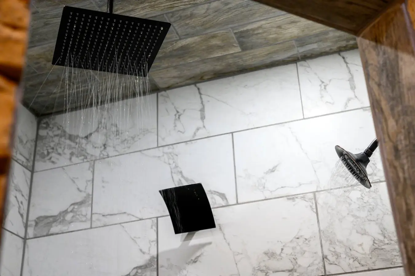 Fresh, warm, and welcoming — Treetop bathrooms