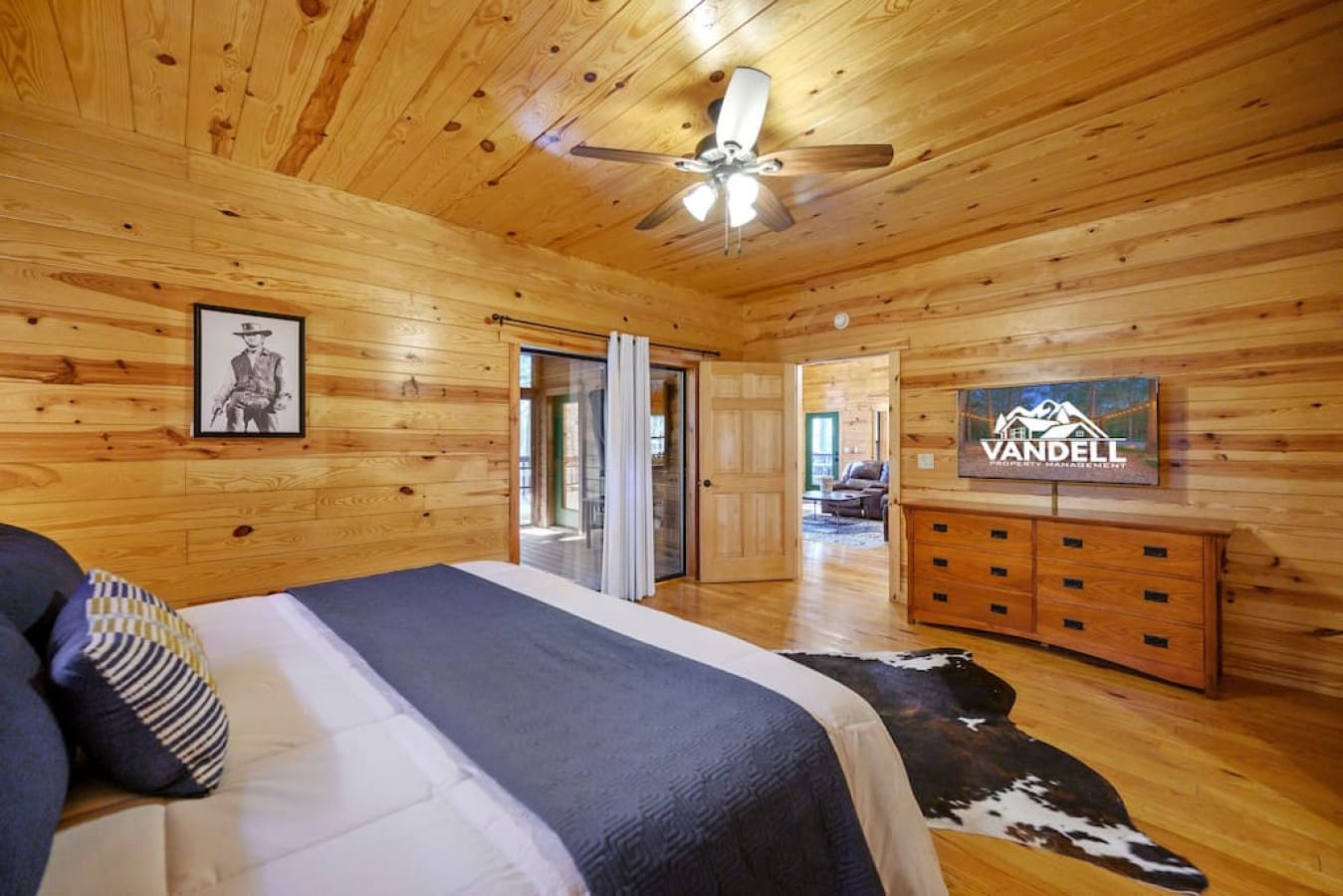Dive into a plush, conforming bed and take some much needed relaxation time in our master bedroom. Stream your favorite show and head off to dream land as you prepare for the next vacation days ahead.