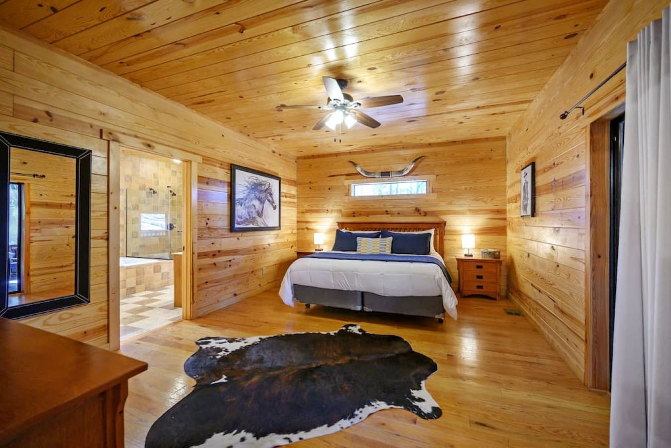 There is nothing to worry about when you stay at The Eastwood. Come in to the master bedroom and either dip into the hot tub through the attached sliding door, take a nice warm bath in the en-suite bathroom or rinse off the day in the double headed shower