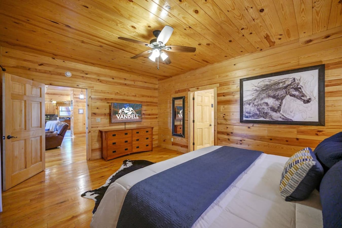 Our serene and comfortable master bedroom is the perfect spot to rest and recharge. The king-sized bed and plush linens invite you to sink in and drift off to sleep, while the natural wood accents create a warm and inviting atmosphere. There is also a en-