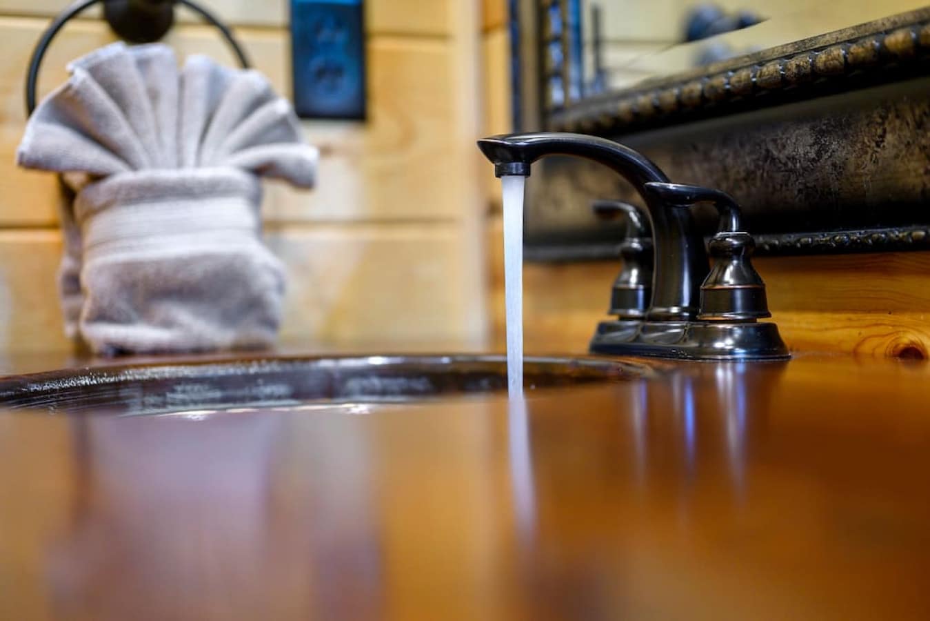 Blend style and functionality with our cabin bathroom faucet designs.