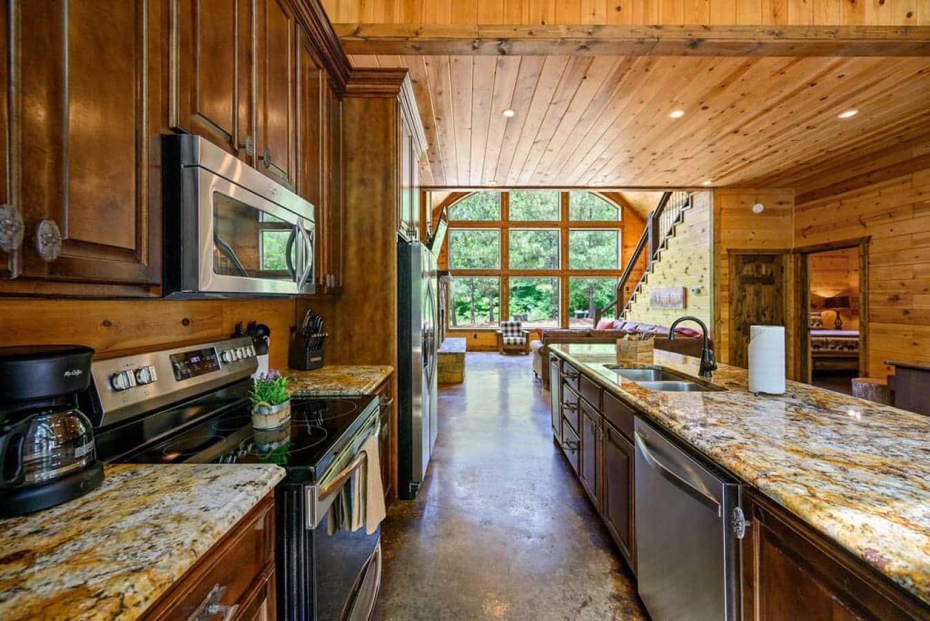 Discover the art of cooking and entertaining in our beautifully appointed kitchen.