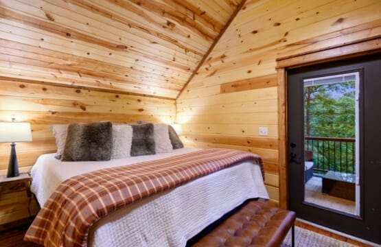 Sink into serenity and let your worries drift away: the bedroom is your haven of peace.