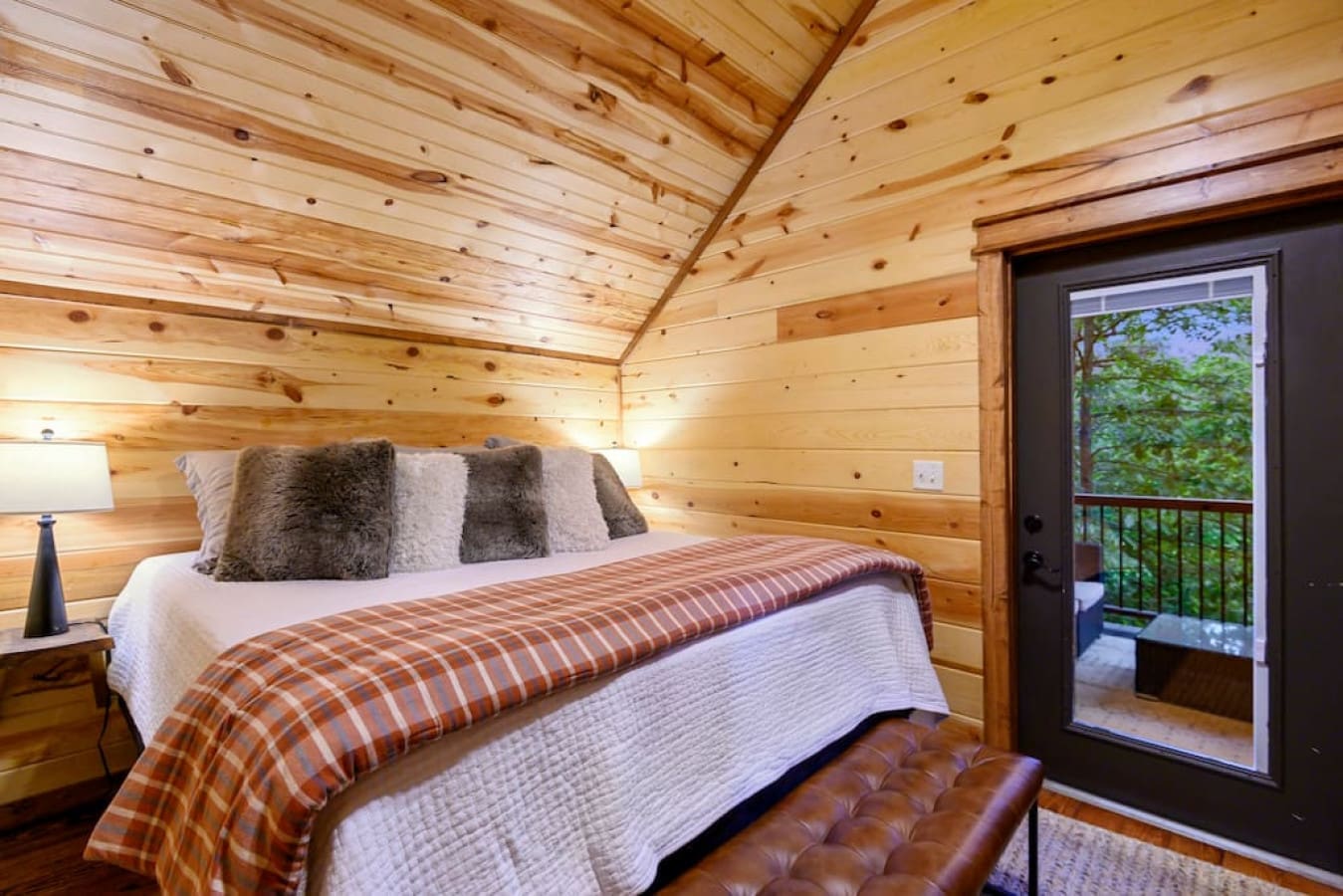 Sink into serenity and let your worries drift away: the bedroom is your haven of peace.