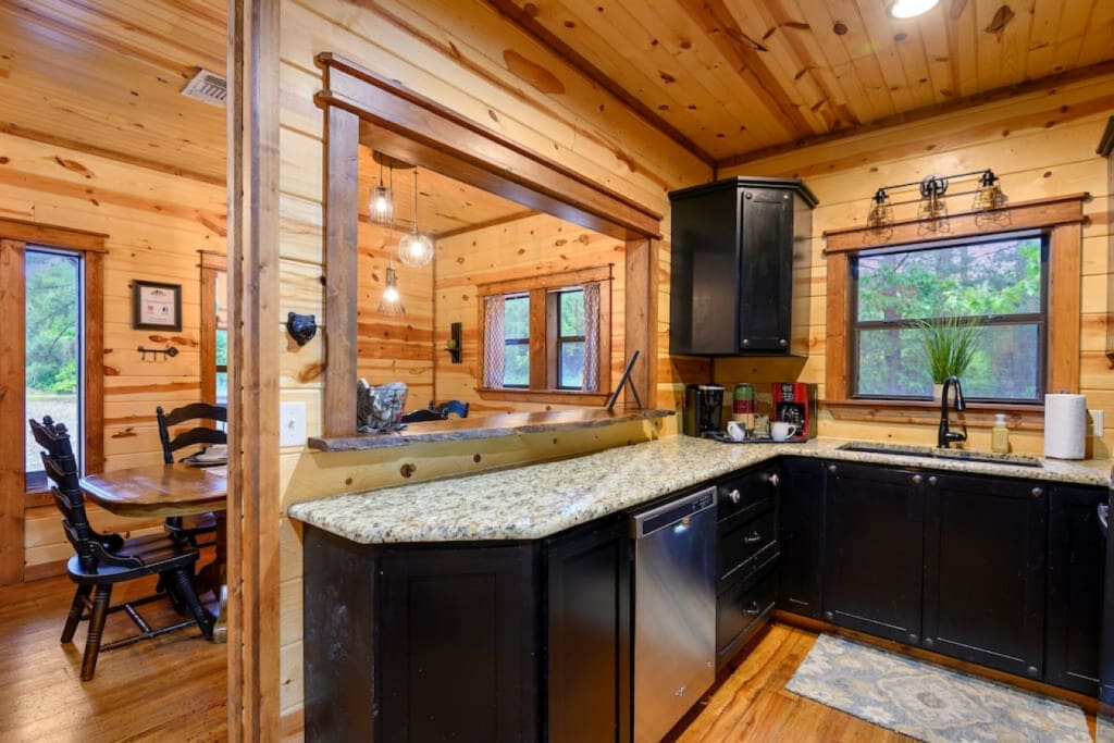 Charmingly chic: our cabin kitchen with a touch of noir.