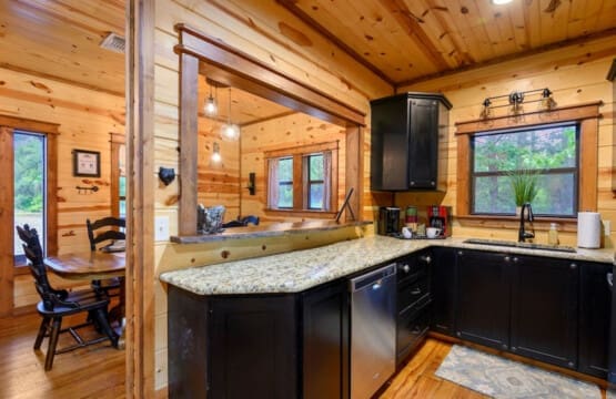 Charmingly chic: our cabin kitchen with a touch of noir.