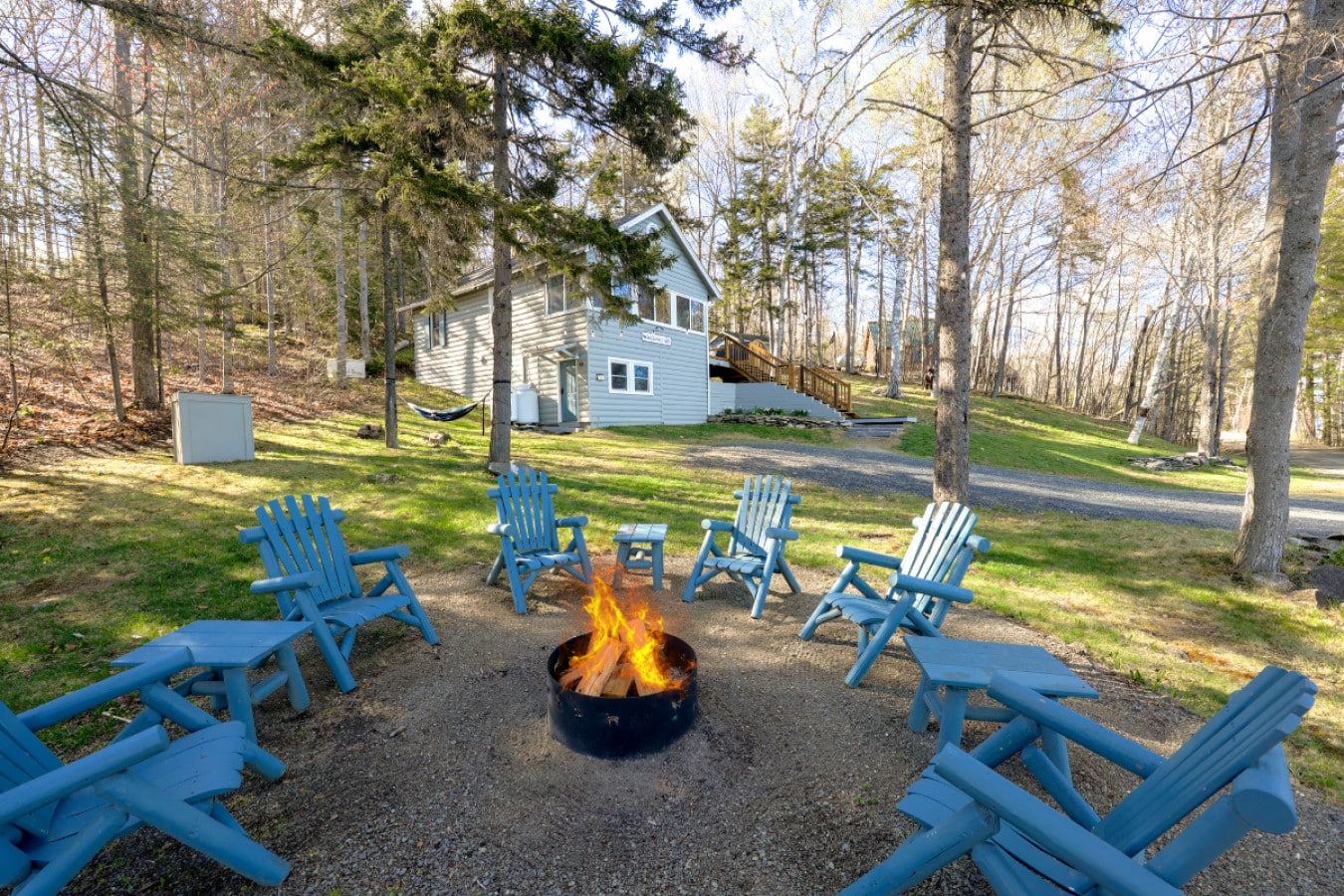 Gather eight friends around the fire pit for s'mores under the pine canopy.