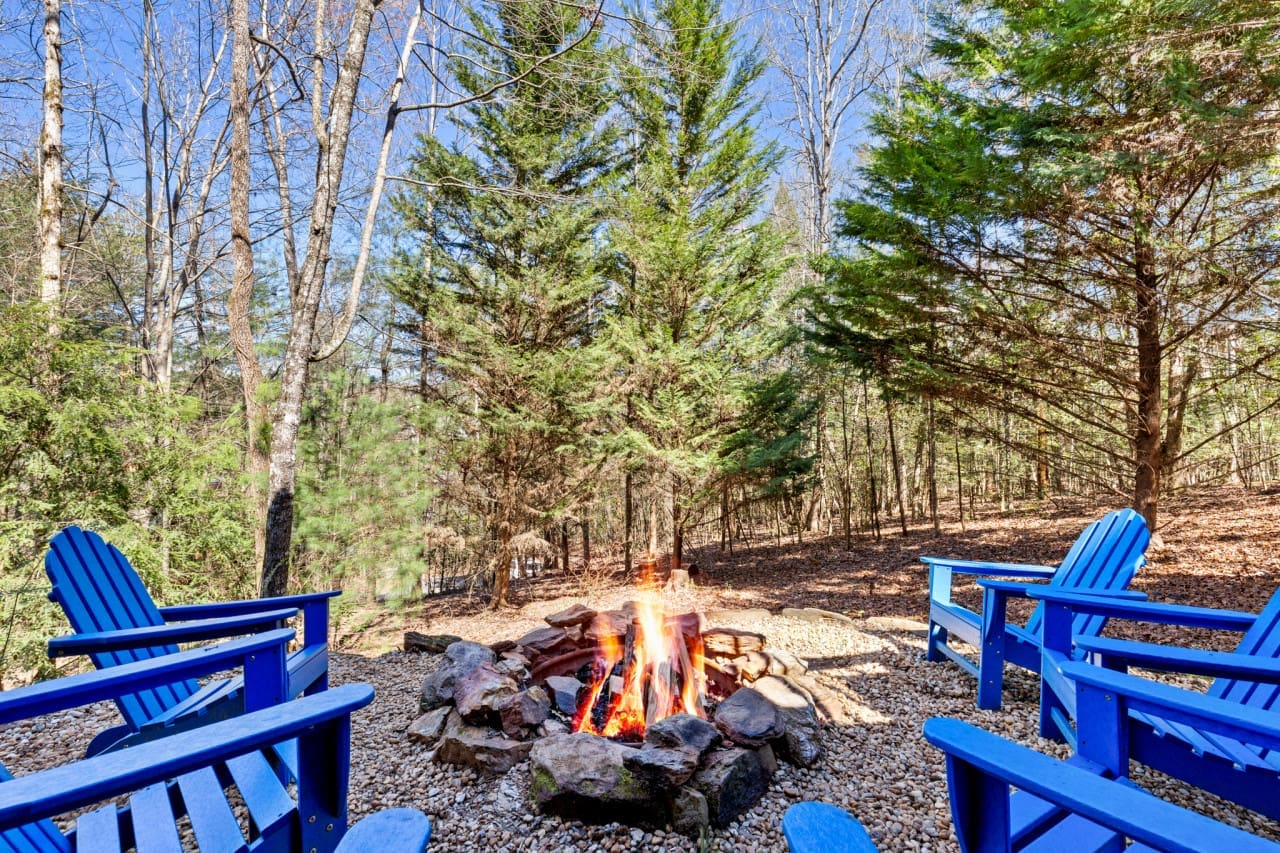 Relax, rejuvenate, and reconnect by the fire, nestled in our inviting blue pallet chairs.