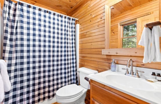 Discover true relaxation: our bathroom is thoughtfully crafted for your comfort and enjoyment.