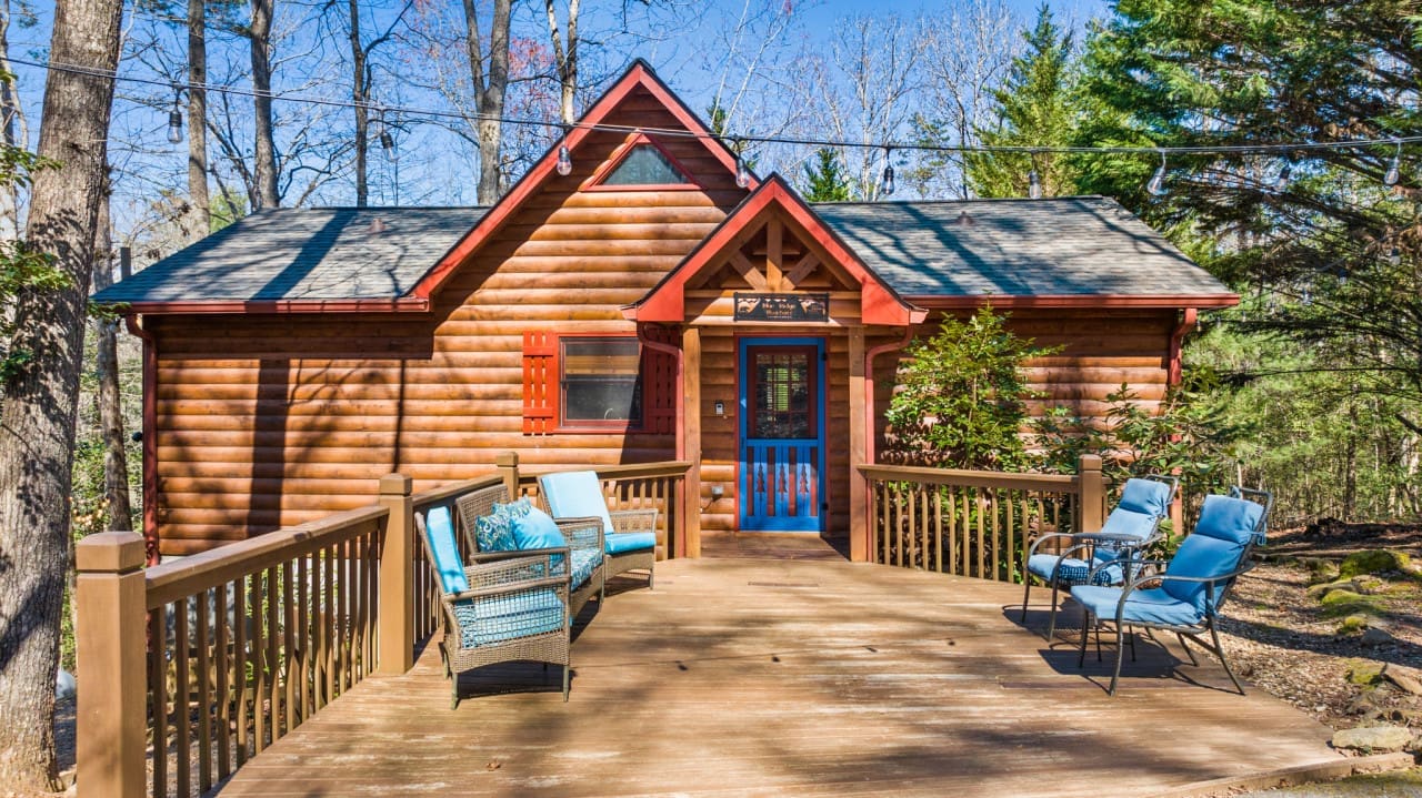 Embrace nature's embrace: find open-air relaxation at our cozy cabin retreat.