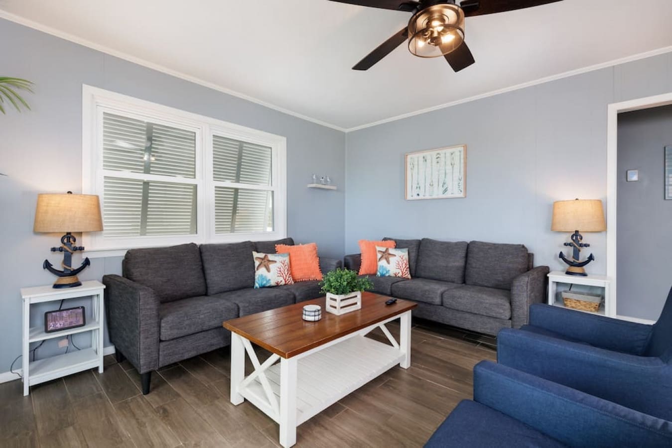 Kick back and get cozy in this breezy living room where the coastal vibes do all the heavy lifting for you.