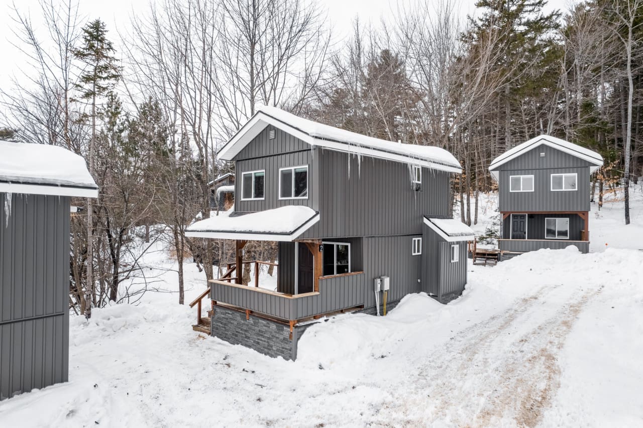 Cozy corners and snowy views – our cabin sanctuary awaits.