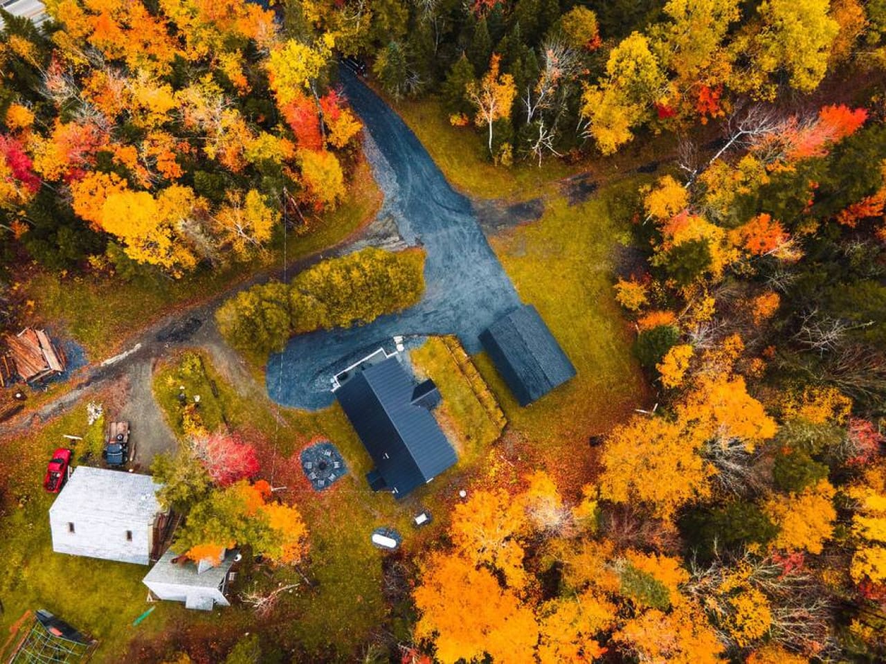 Cozy retreat amidst nature's palette.