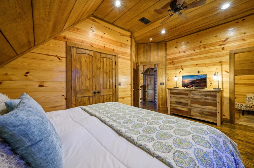Daydream Chalet also provides two queen air mattresses, expands sleeping options for larger groups.