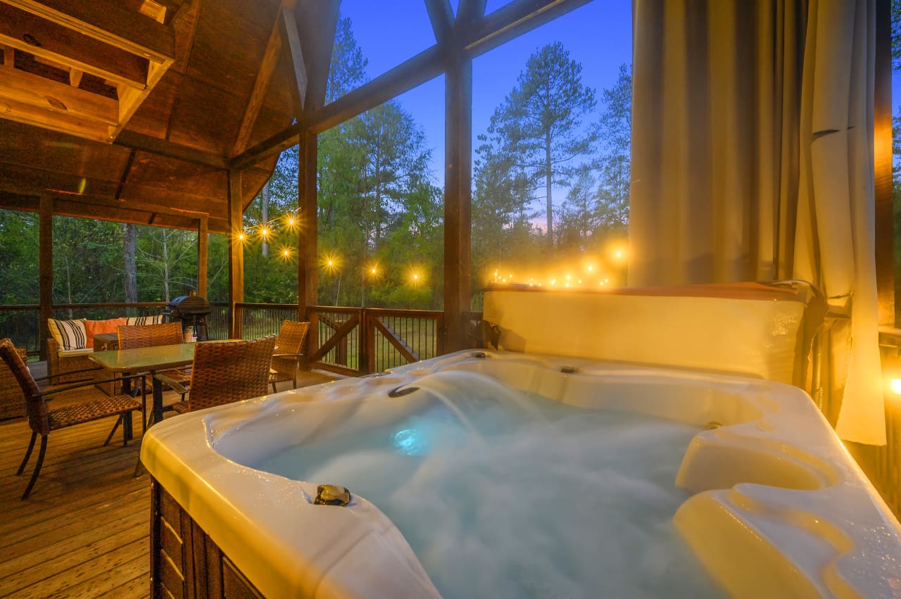 Daydream Chalet Hot tub Where stress melts away in warm embrace.
