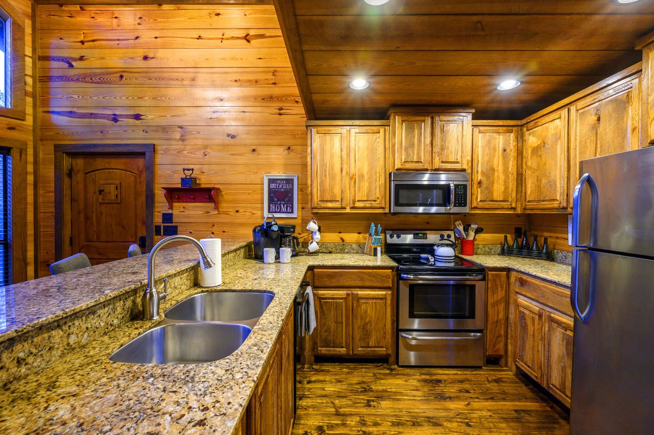 Delight in the ease of Daydreams Chalet's fully-equipped kitchen, ideal for effortlessly cook your favorite meals.