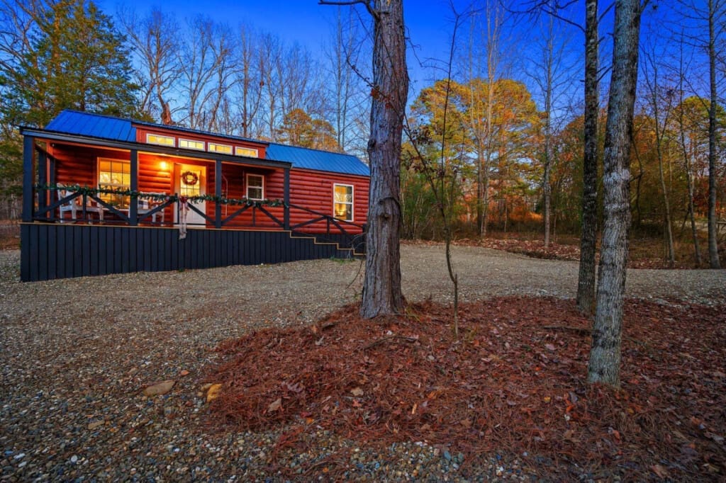 Nestled among towering pines, this enchanting cabin with a balcony invites you to escape the hustle and bustle of everyday life. Embrace the tranquility as you sip your morning coffee overlooking nature's masterpiece.