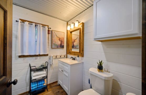 Rustic allure, modern amenities – our perfect bath blend.