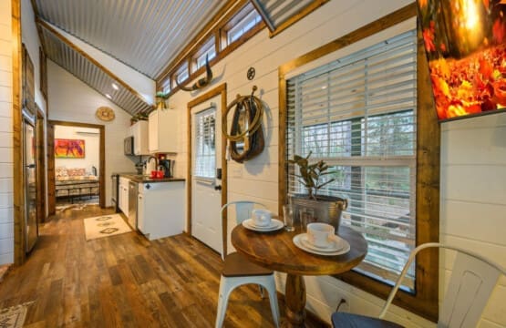 Wooden accents, hearty scents – the essence of our cabin kitchen.