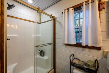 Charming details, cozy vibes – welcome to our rustic bathroom.