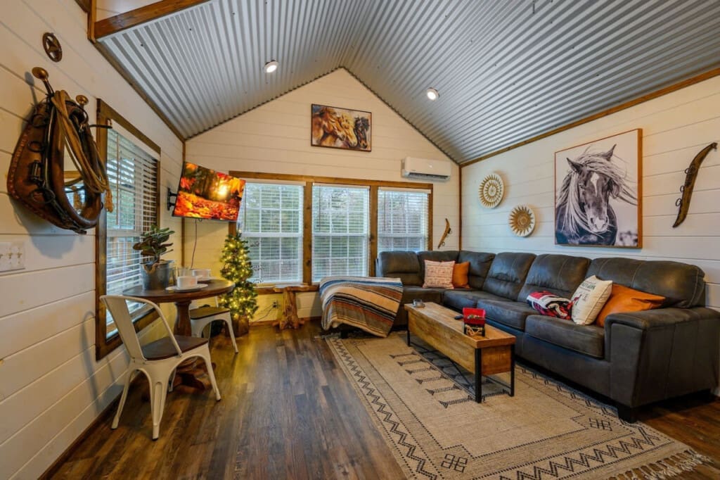 Cabin coziness, Christmas cheer – where the warmth of the fireplace meets the twinkle of the tree.