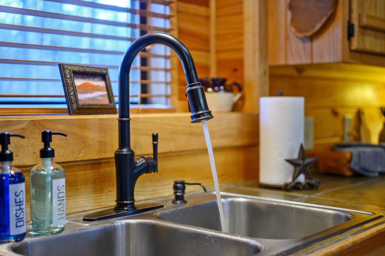 Where dishes are done with ease: our modern and efficient kitchen sink.
