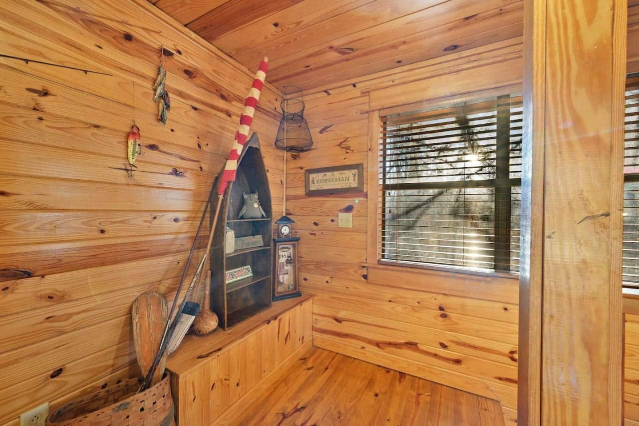 Every corner holds a chapter of cabin life's narrative.