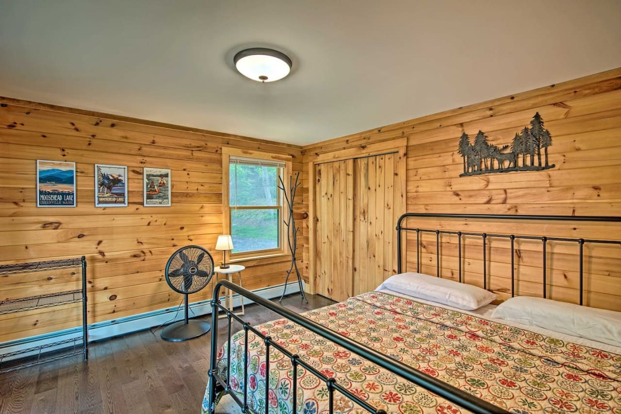 Whispering Woods: Where Wooden Walls and Fans Lull You into Peaceful Slumber