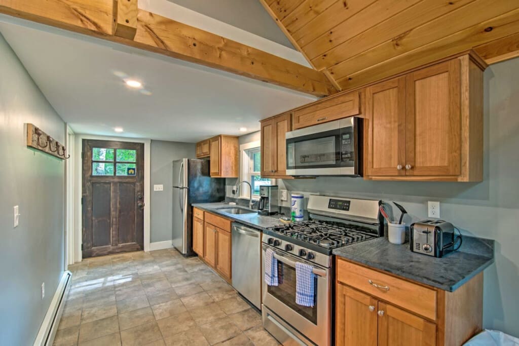Timber & Steel: Where Kitchen Comfort Marries with Modern Efficiency