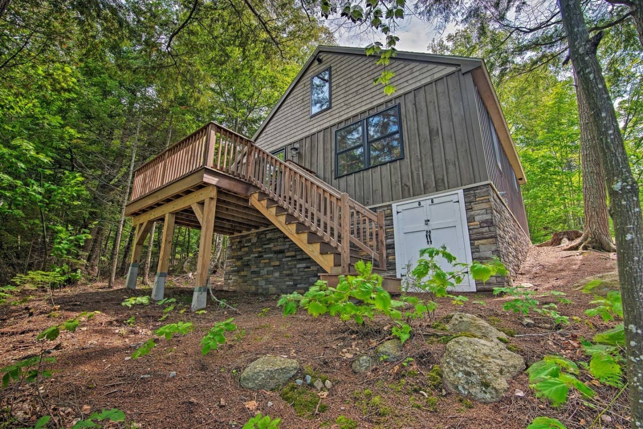 Summit Serenity: Where the Cabin Offers Elevated Comfort and Views