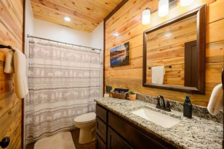 Rustic relaxation in every corner of our cabin bathroom