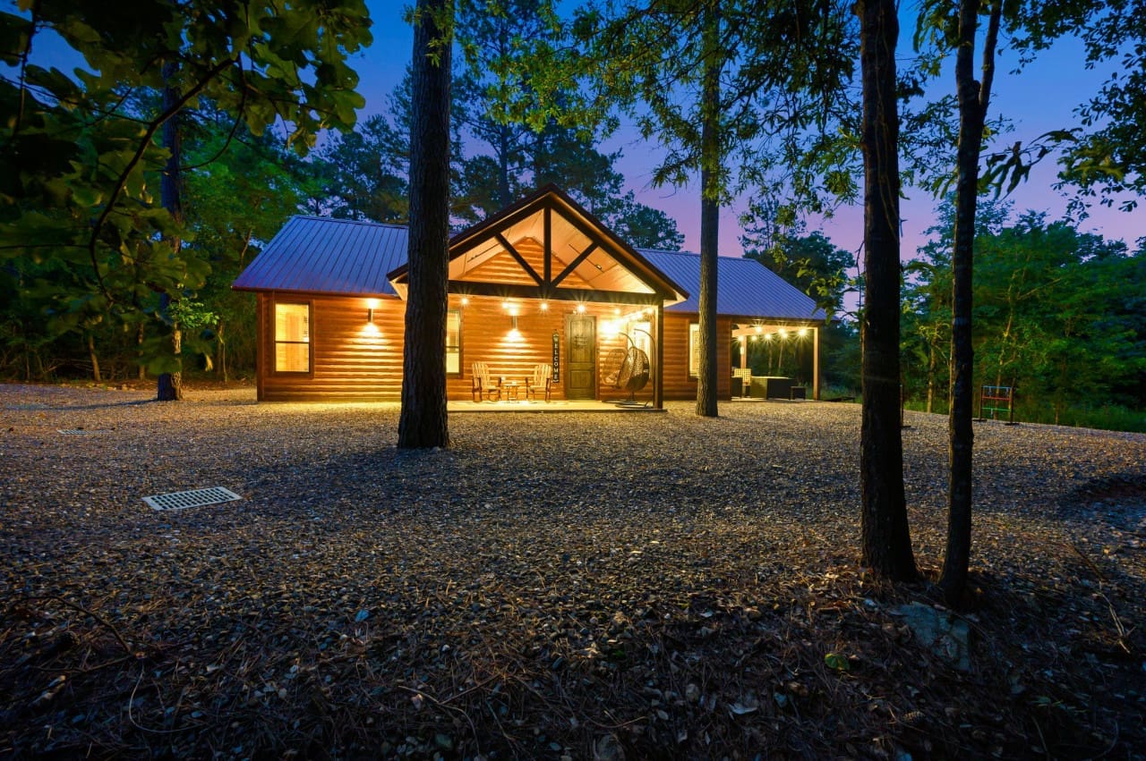 A cabin aglow with warmth and welcome