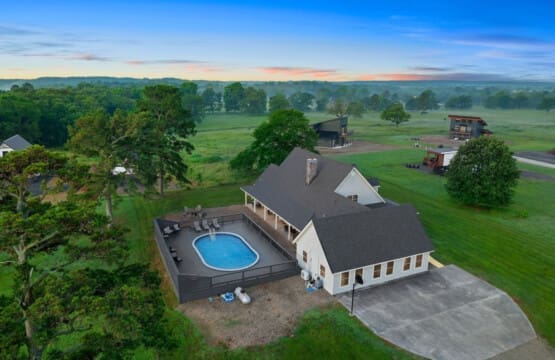 From above, the cabin reveals its perfect harmony with the surrounding landscape.