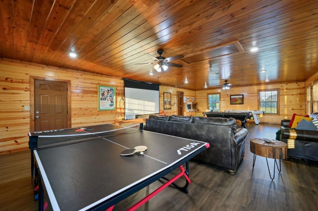 Game on! The cabin’s ping pong table is ready for hours of active enjoyment.